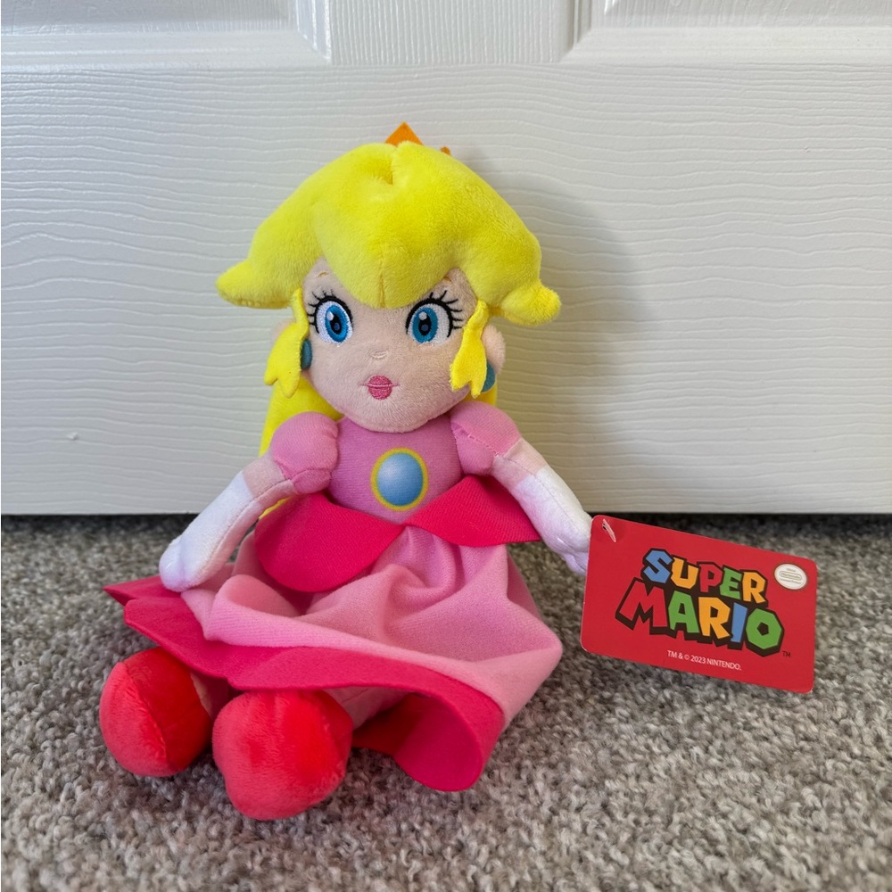 ✨Nintendo Princess Peach Plush Toy✨ (2023)